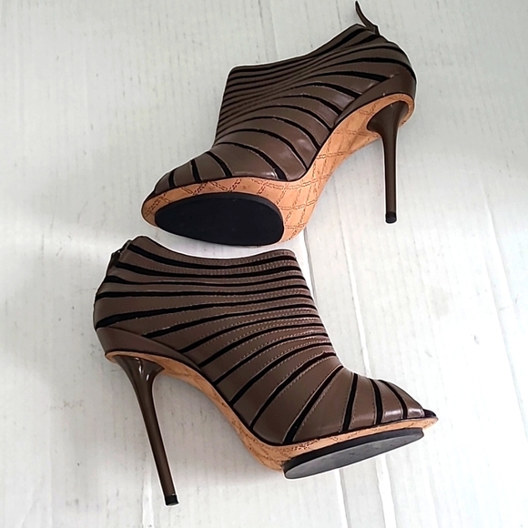 L.A.M.B. Gwen Stefani Bindi Leather Peep Toe Zip UP Ankle Boots in Brown 7.5 - Picture 10 of 16